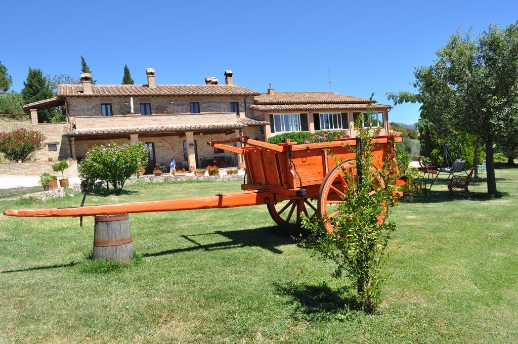 Farm Stay Il Carro Del Colle Collevalenza Luaran gambar
